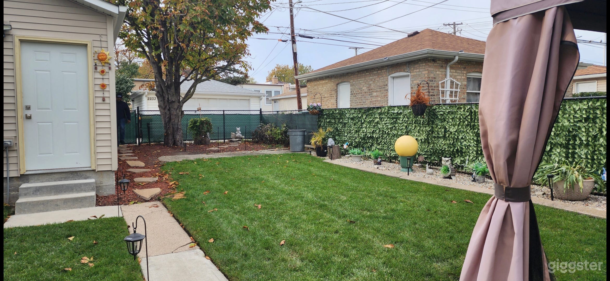 Huge 2,200sqft Multi-Zone Urban Oasis with Grill & Fire Pit! Photo 4