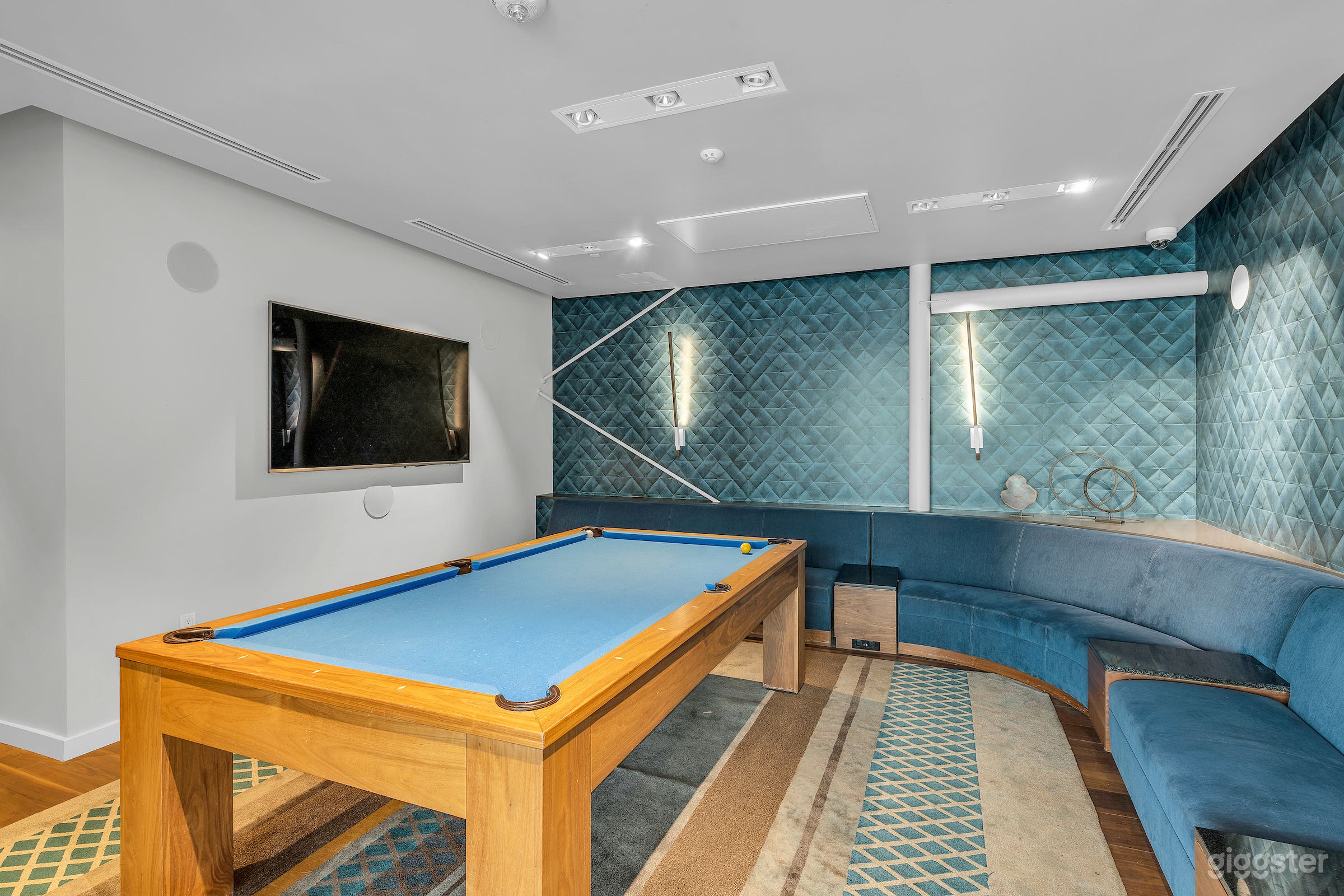 Extravagant Clubhouse in Huntington Beach Photo 4