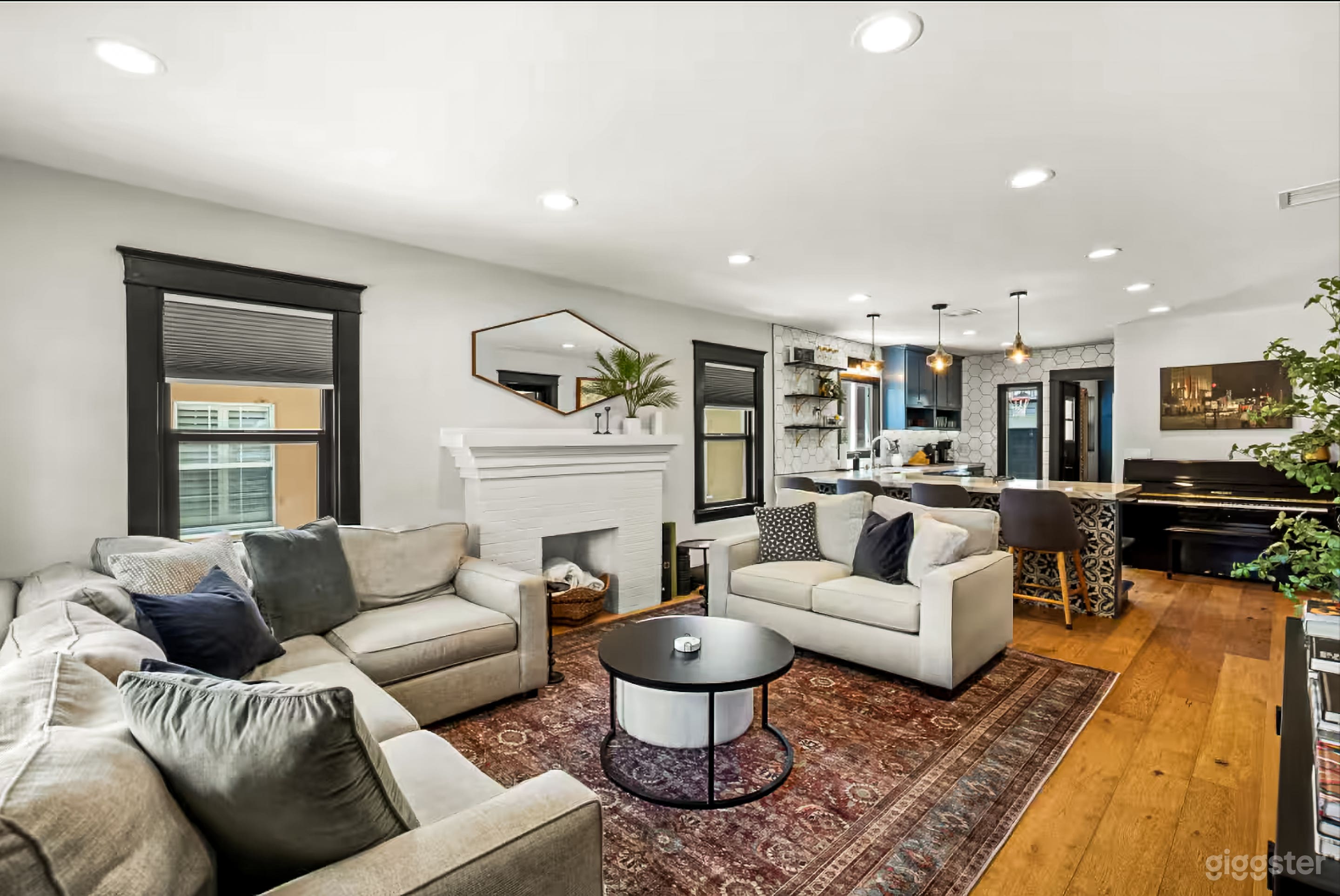 Bright & Modern House — Ideal for Film, Photo & Creative Photo 3