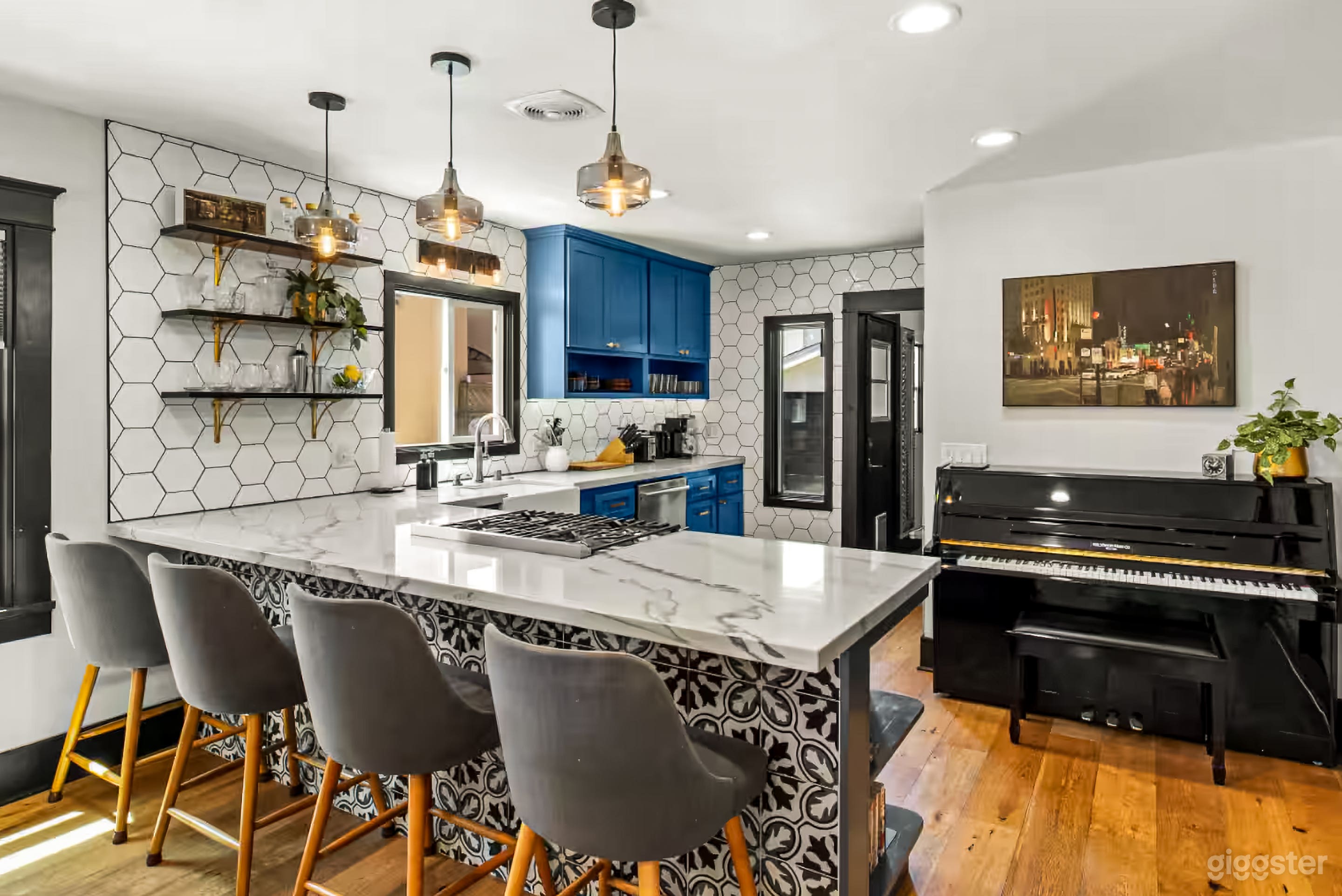 Bright & Modern House — Ideal for Film, Photo & Creative Photo 4