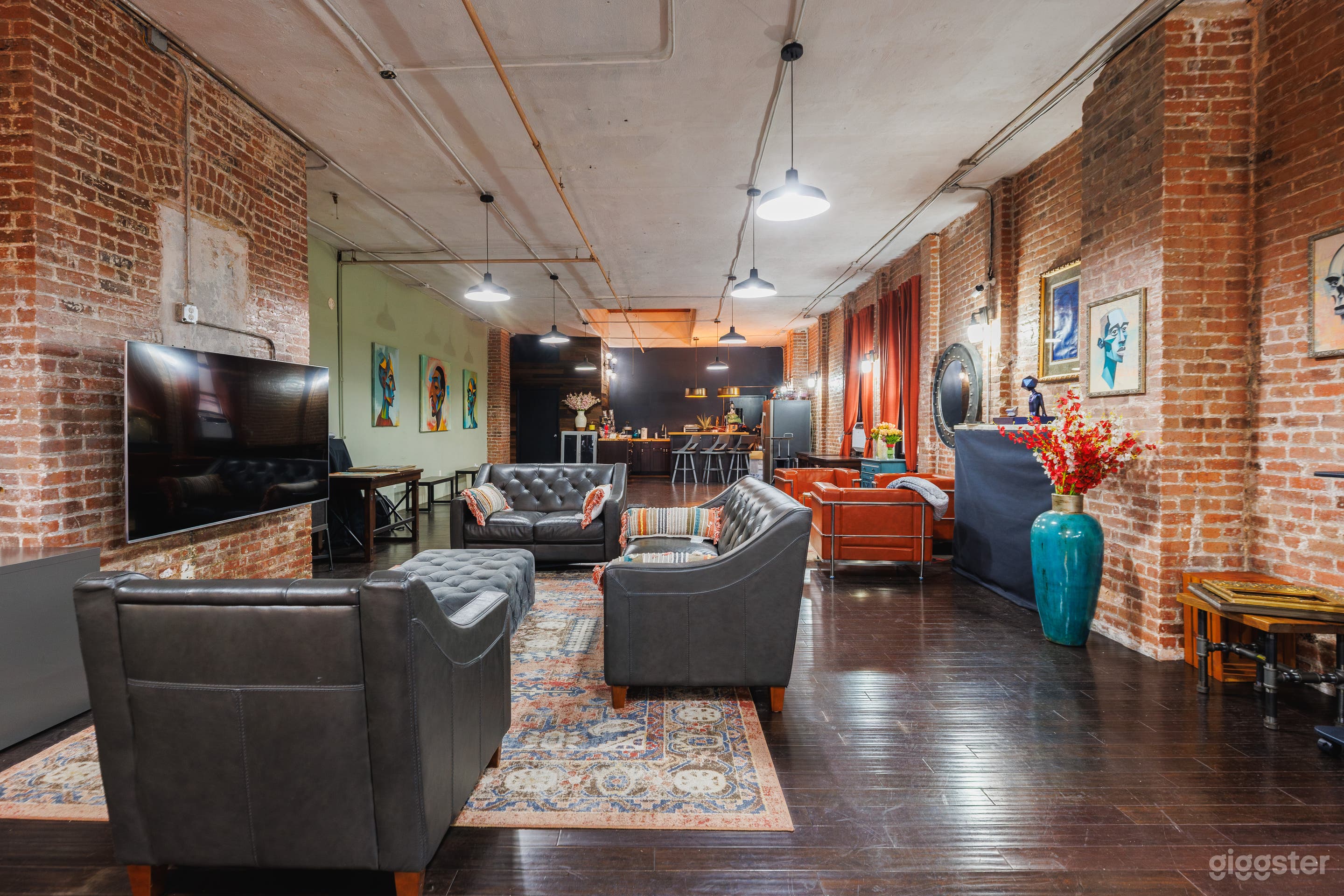 Industrial Eclectic Loft with Great Ambiance Photo 2