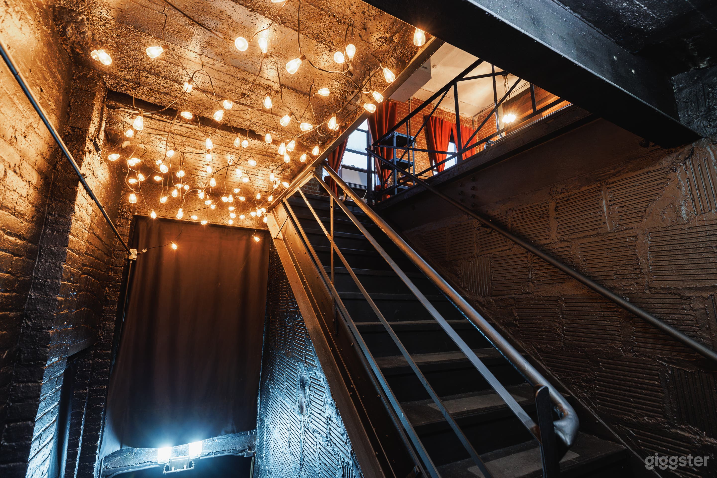 Industrial Eclectic Loft with Great Ambiance Photo 3