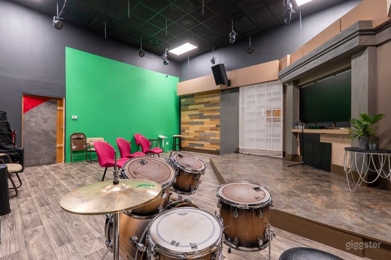  Pro Podcast Studio & Voiceover Suite 