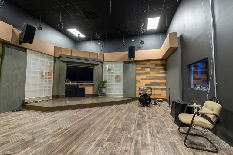 Pro Podcast Studio & Voiceover Suite 