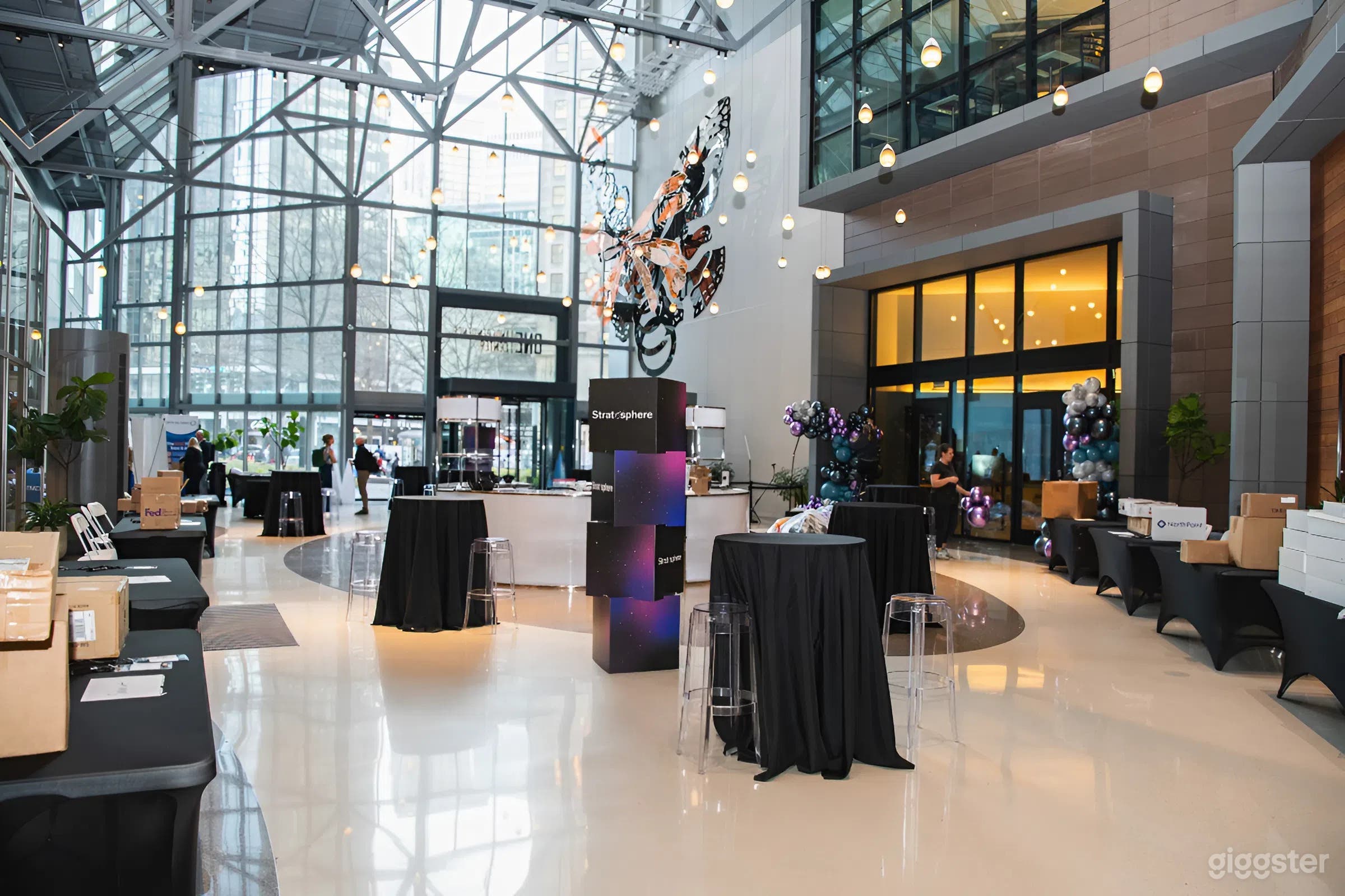 Grand Atrium with Vaulted Ceilings & Sculptural Centerpiece Photo 3