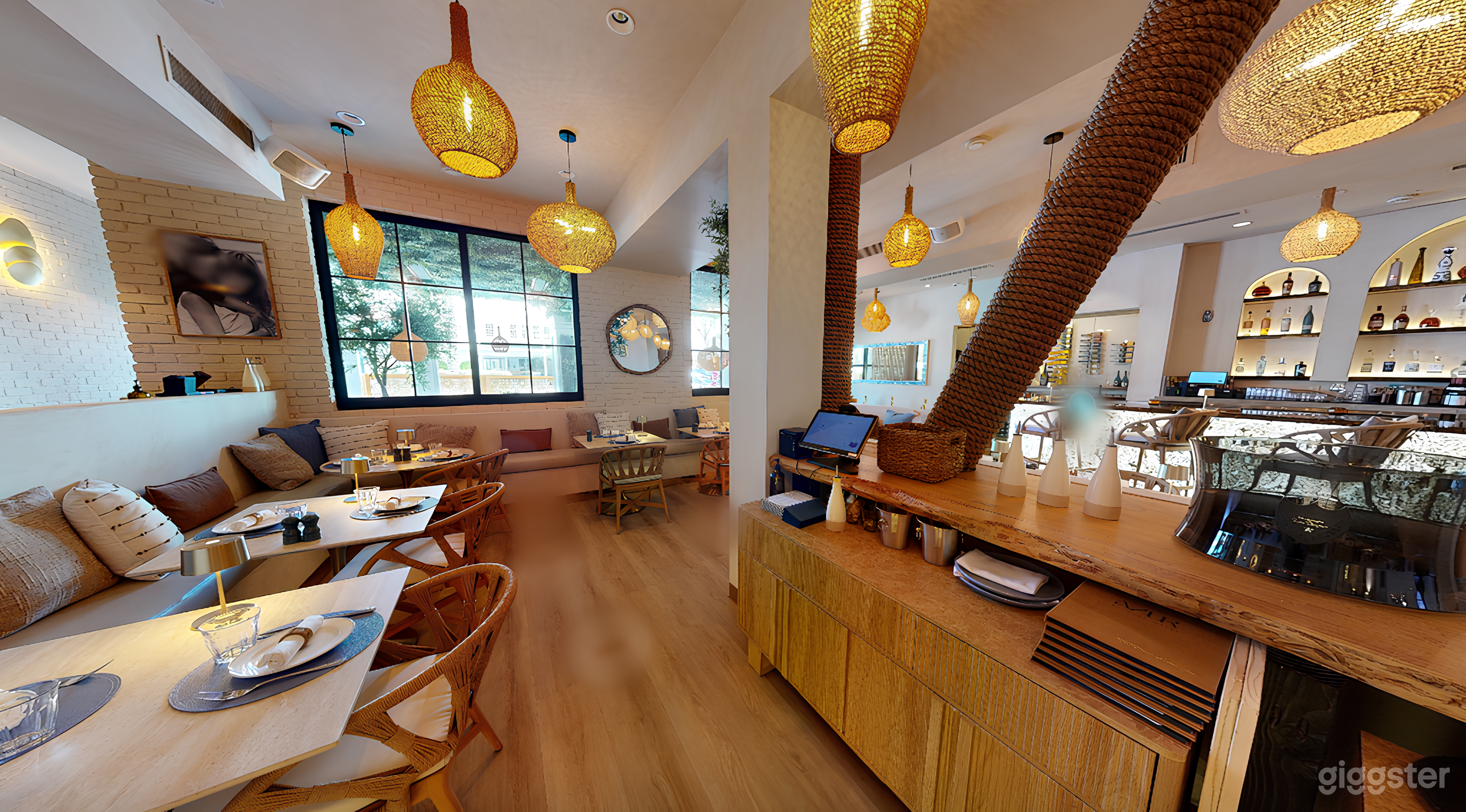 Elegant Indoor Space (Buyout) Photo 2