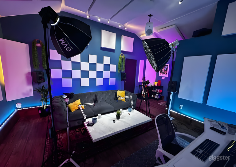  Luxe Podcast Recording Studio 