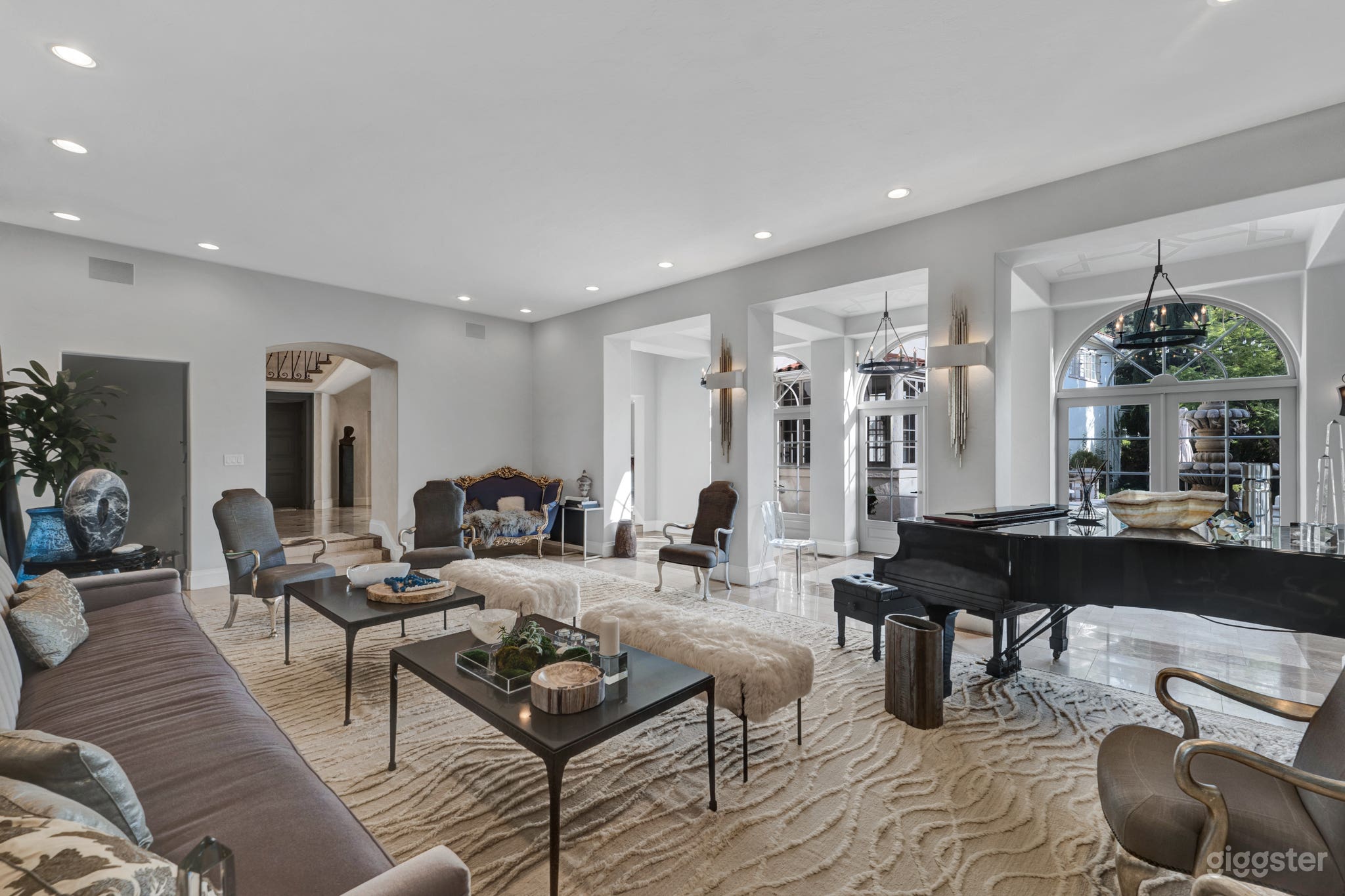 Beautiful Grand Mediterranean Beverly Hills Home Photo 2