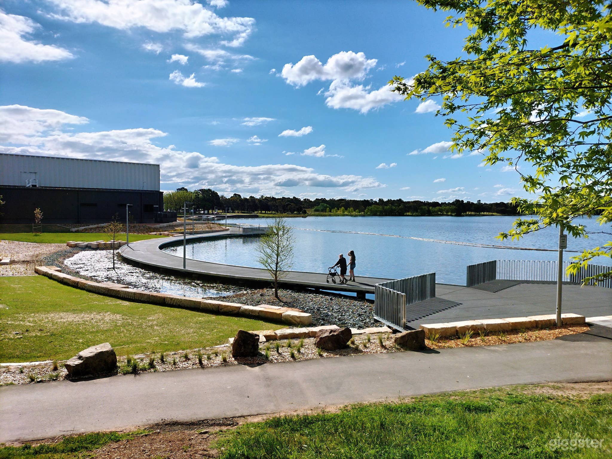 Fantastic Waterfront Modern Bar in Belconnen  Photo 3