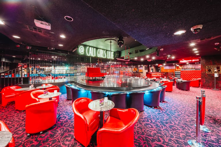  VELVET STAGE: ICONIC RED CABARET 