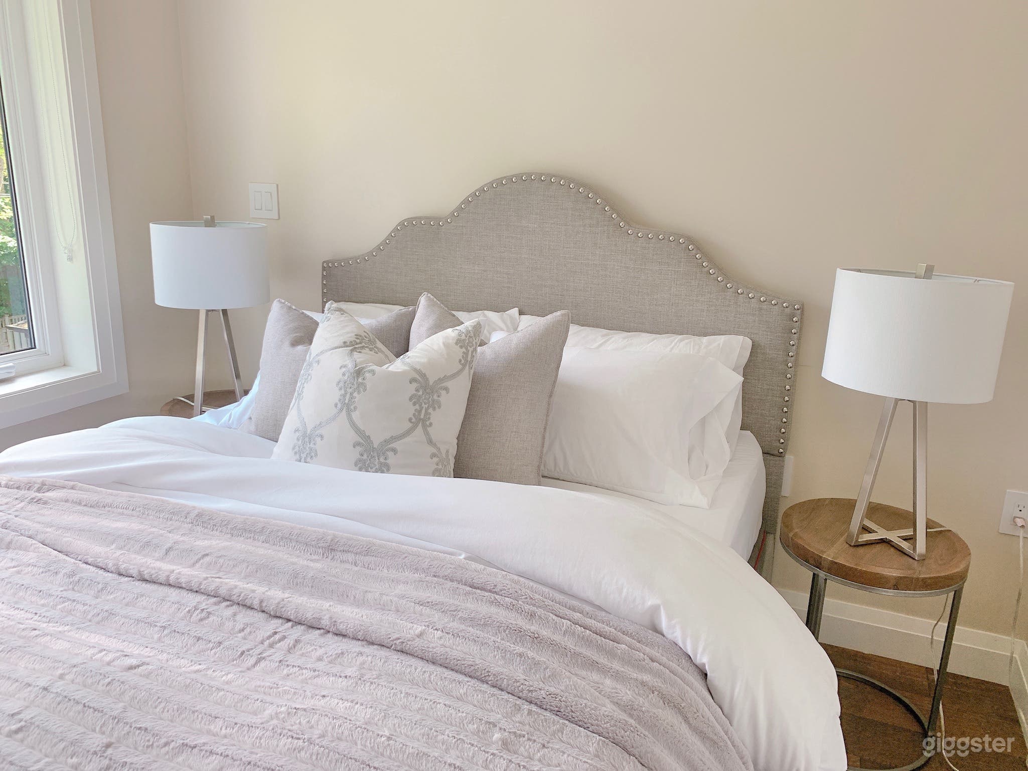 Multi Use Westside New Designer House Photo 2