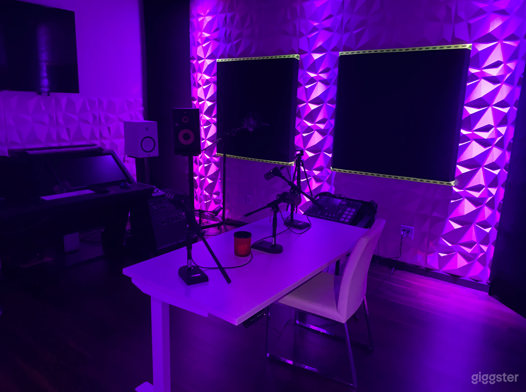 Recording/ Podcast studio (Podcast rates differ)