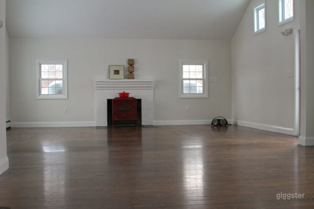 Rustic Loft Yoga Studio Or Photo Shoot Photo 2
