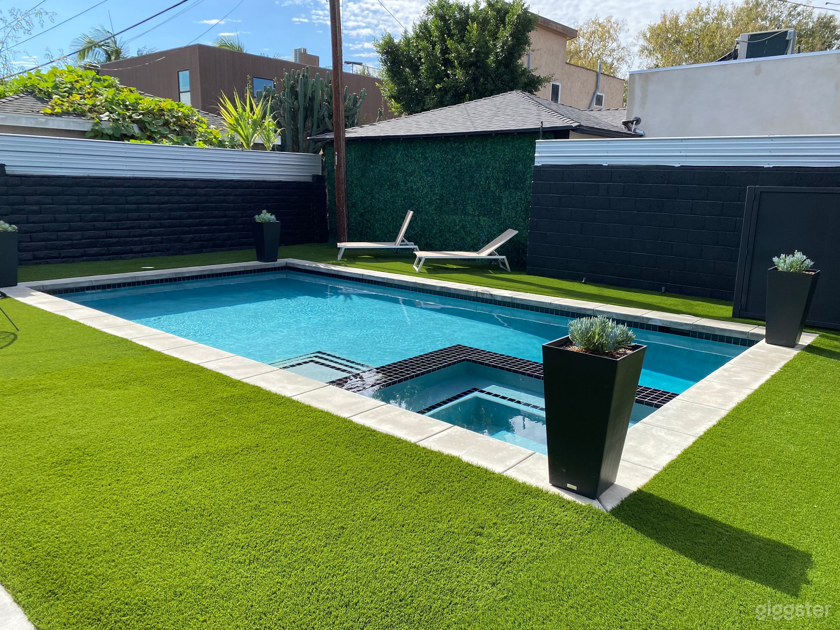 Modern Industrial residence with Pool Photo 3