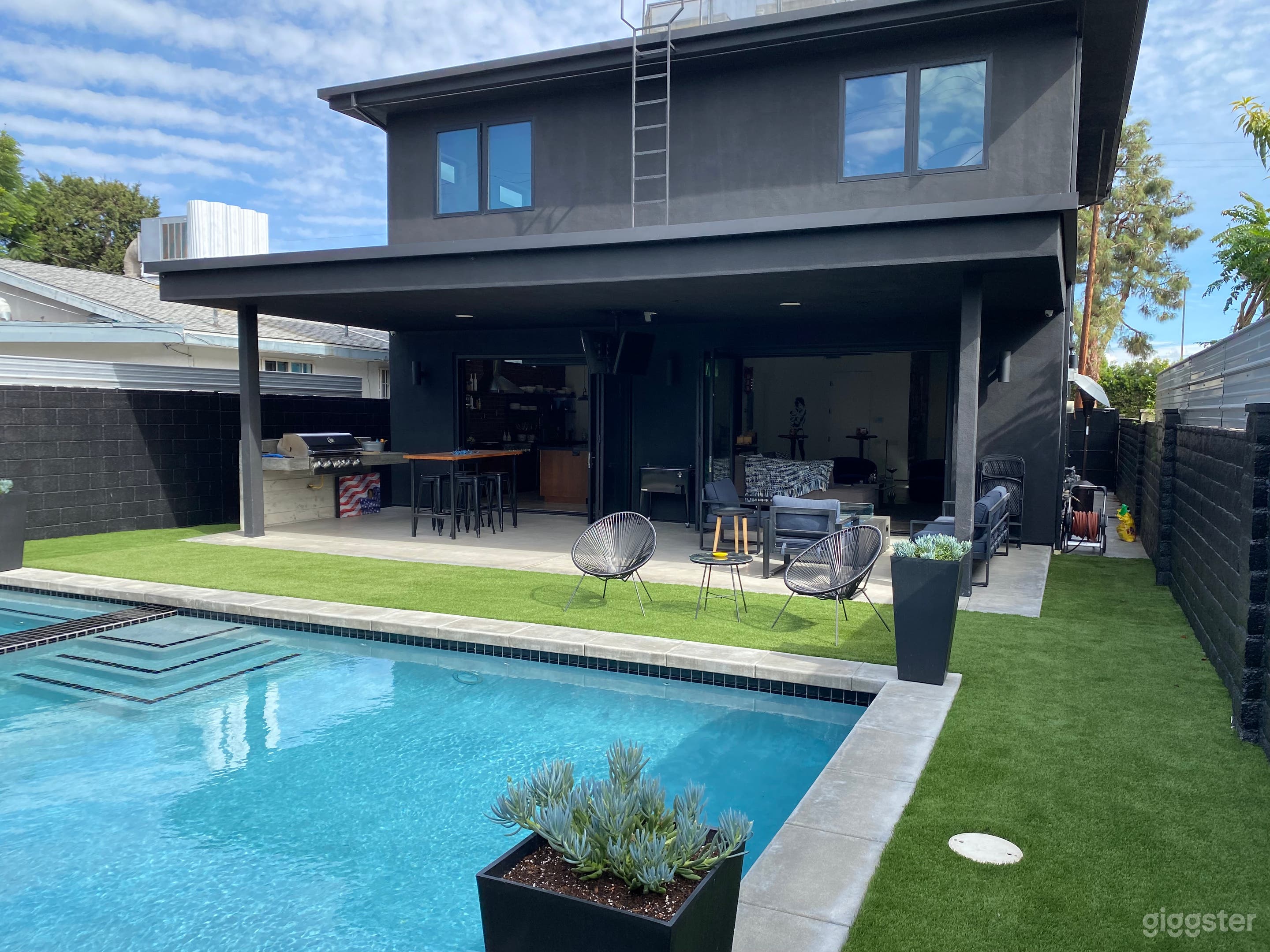 Modern Industrial residence with Pool Photo 1
