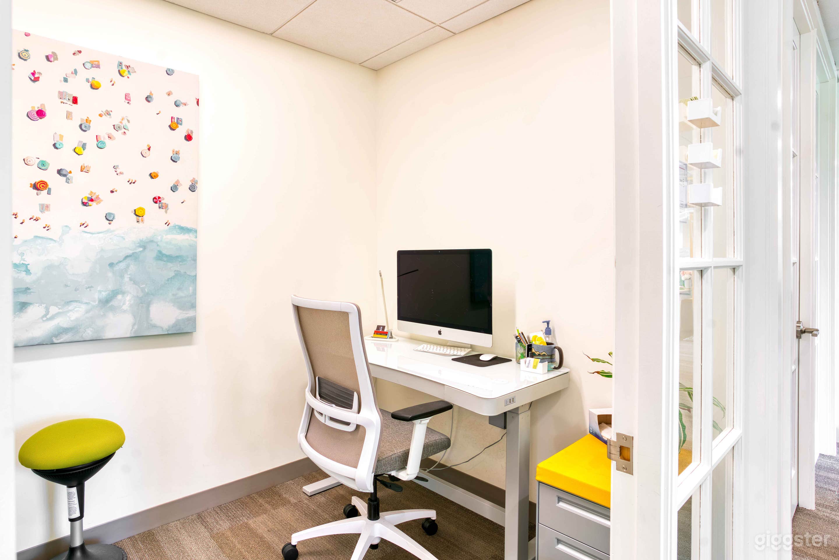 Conducive Mini Meeting Room For 1 Photo 2