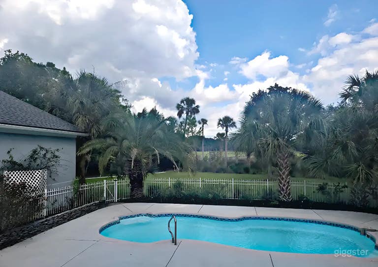  Oasis Privée avec Piscine d’Eau Salée sur un Domaine Isolé de 1,13 Acre 