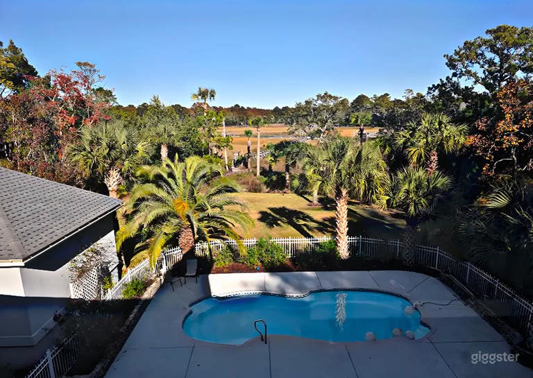  Oasis Privée avec Piscine d’Eau Salée sur un Domaine Isolé de 1,13 Acre 
