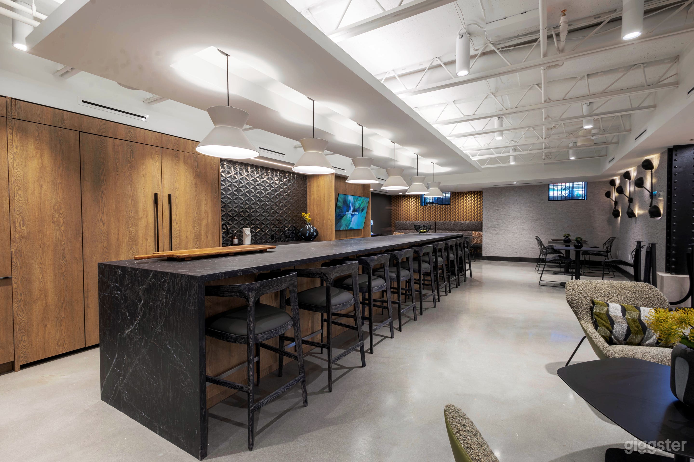 Co-working Space Buyout Photo 4