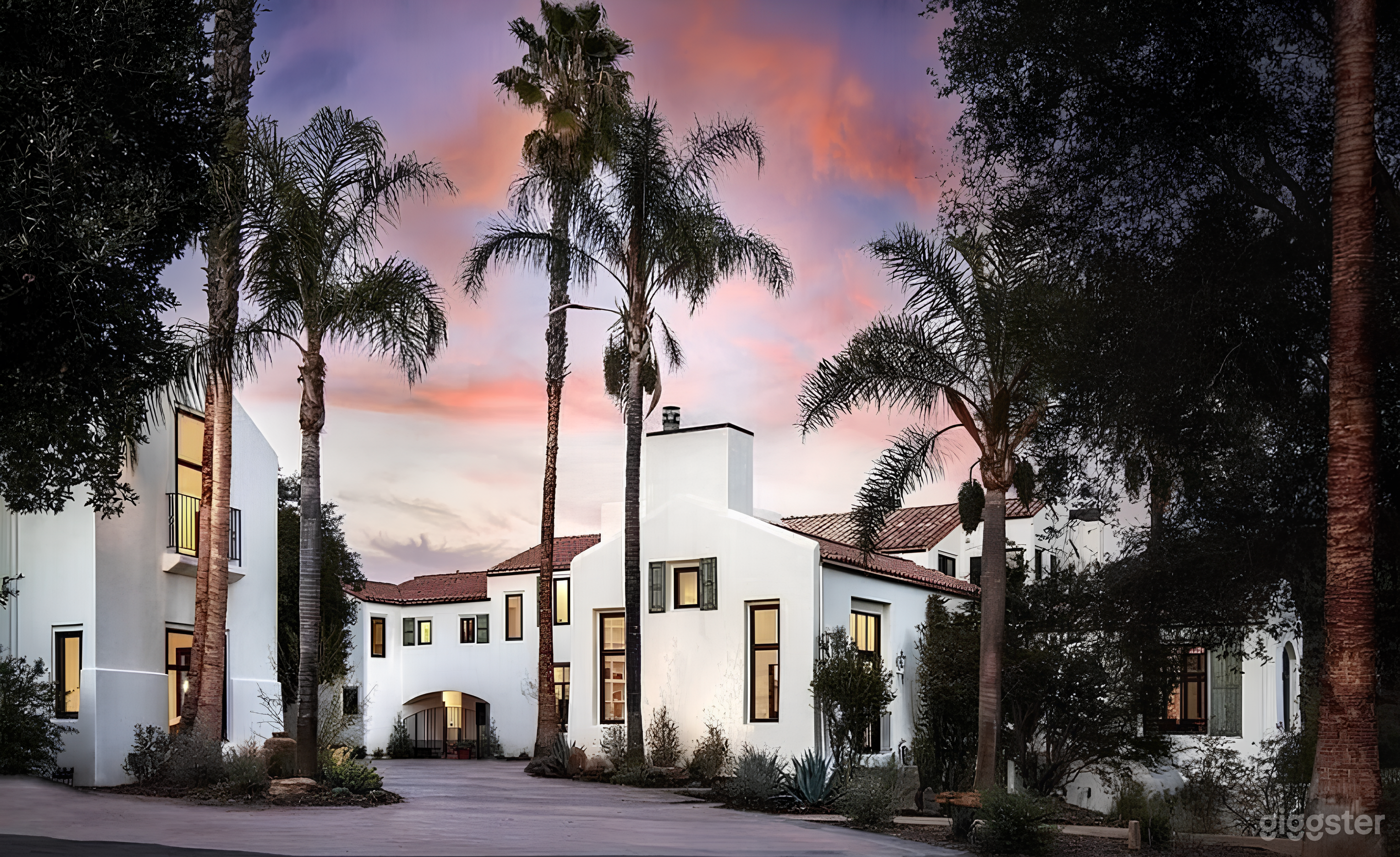 Modern Topanga Estate with Panoramic Canyon Views Photo 2