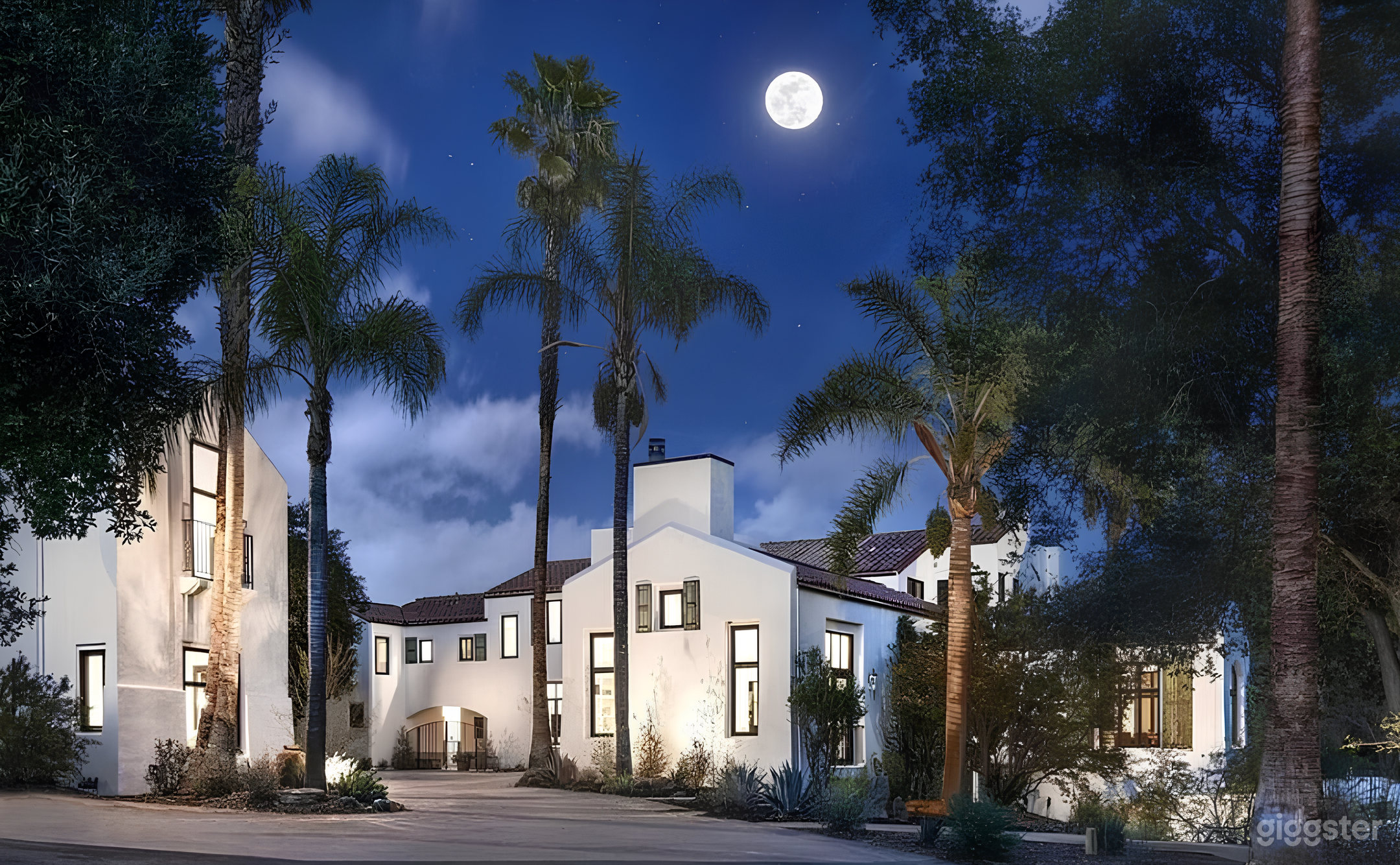 Modern Topanga Estate with Panoramic Canyon Views Photo 3