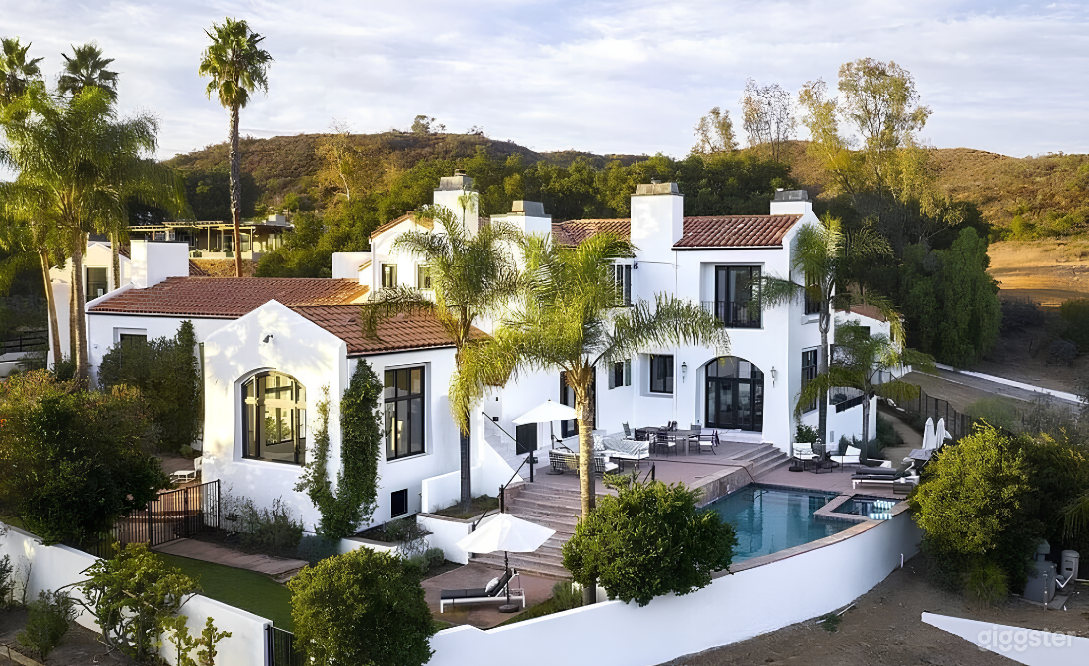 Modern Topanga Estate with Panoramic Canyon Views Photo 1