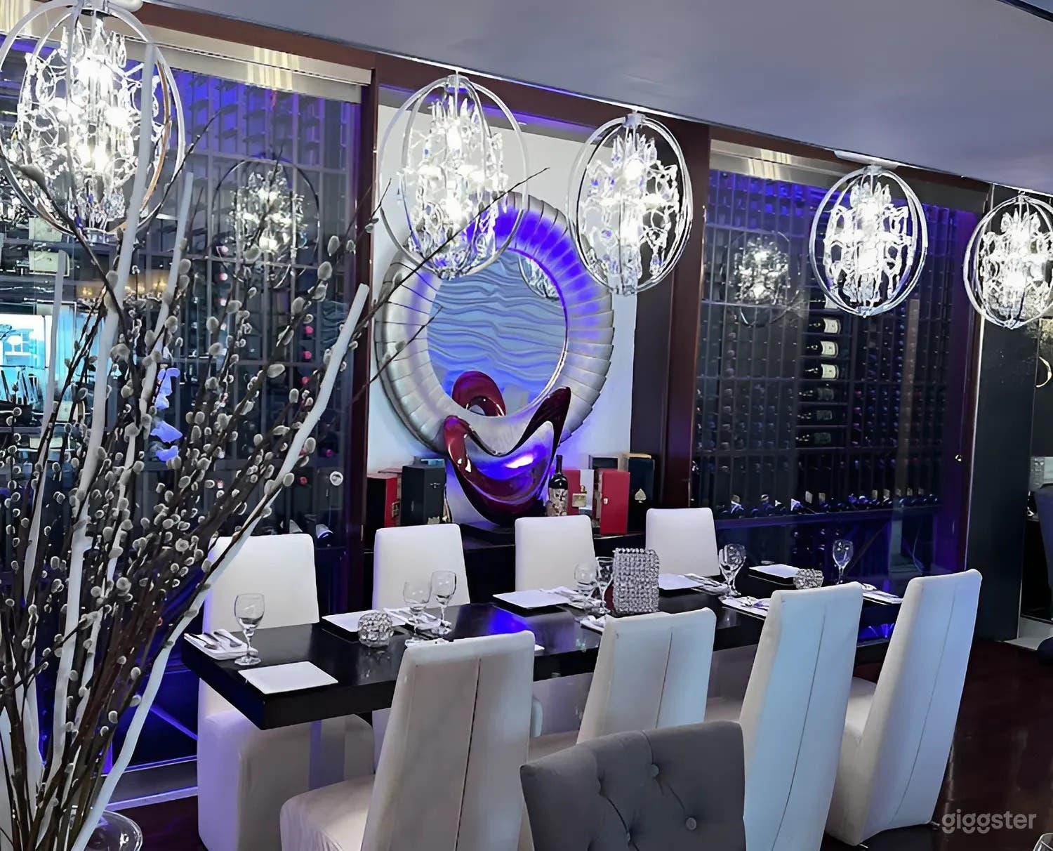 Posh and Contemporary Restaurant | Wine Bar Photo 3