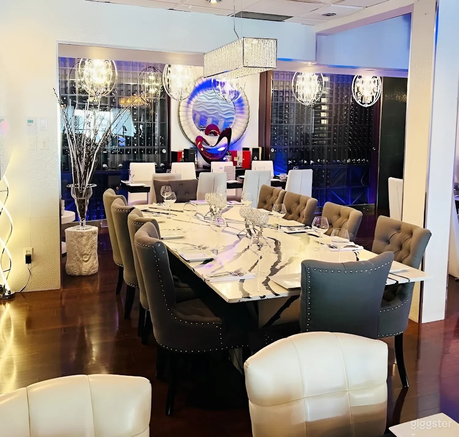 Posh and Contemporary Restaurant | Wine Bar Photo 2