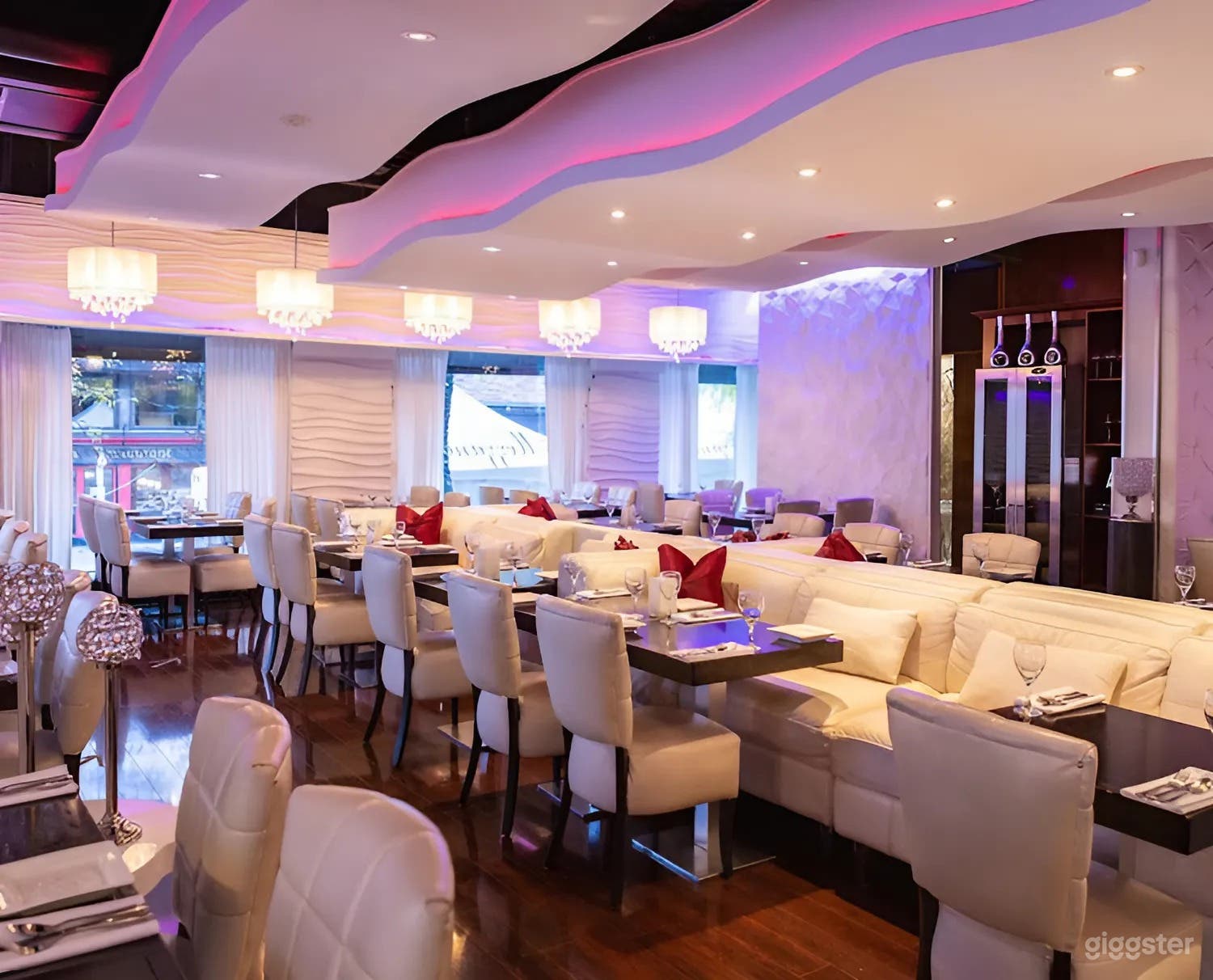 Posh and Contemporary Restaurant | Wine Bar Photo 1