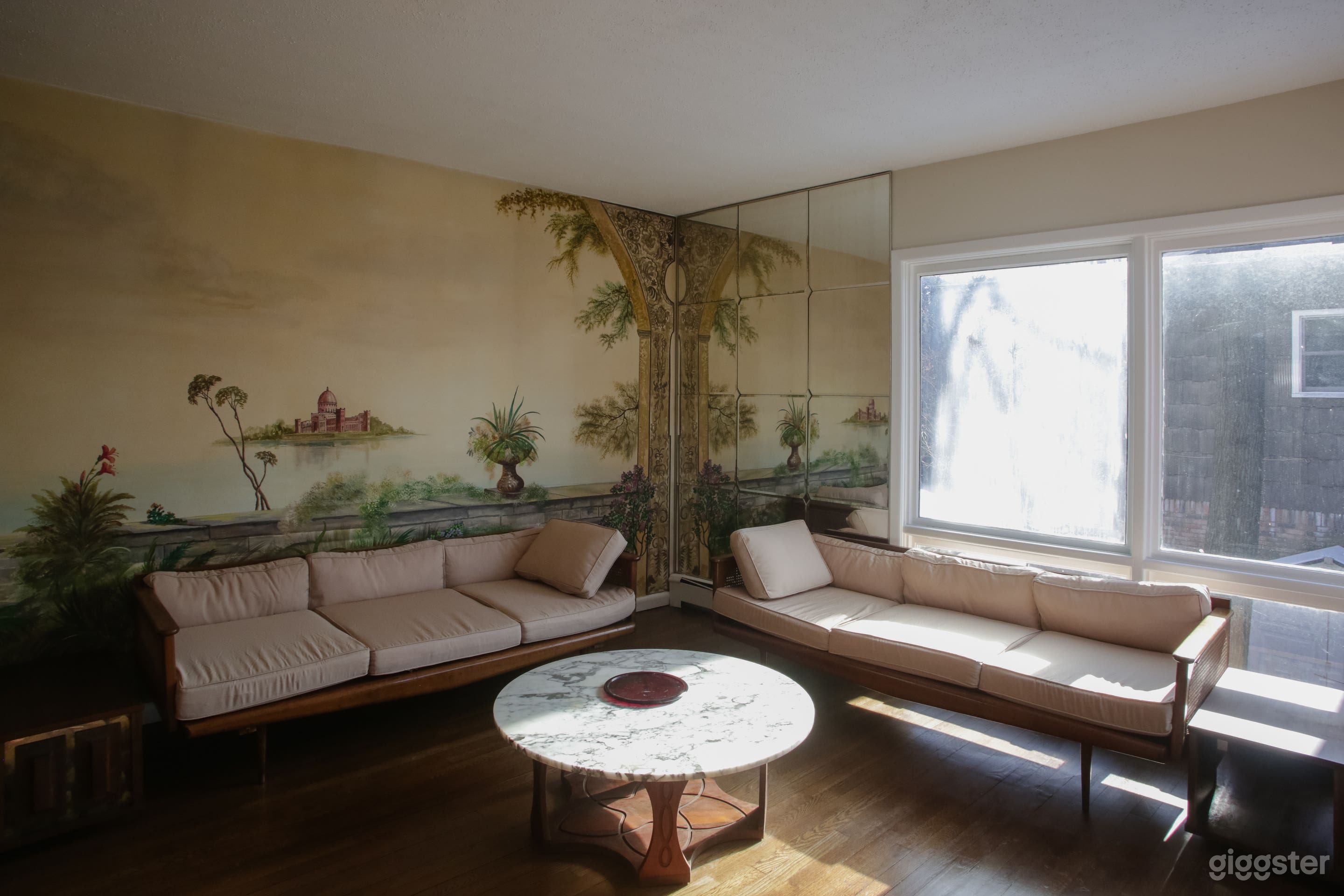 Retro Wallpapered Furnished House, Mid-Century  Photo 2