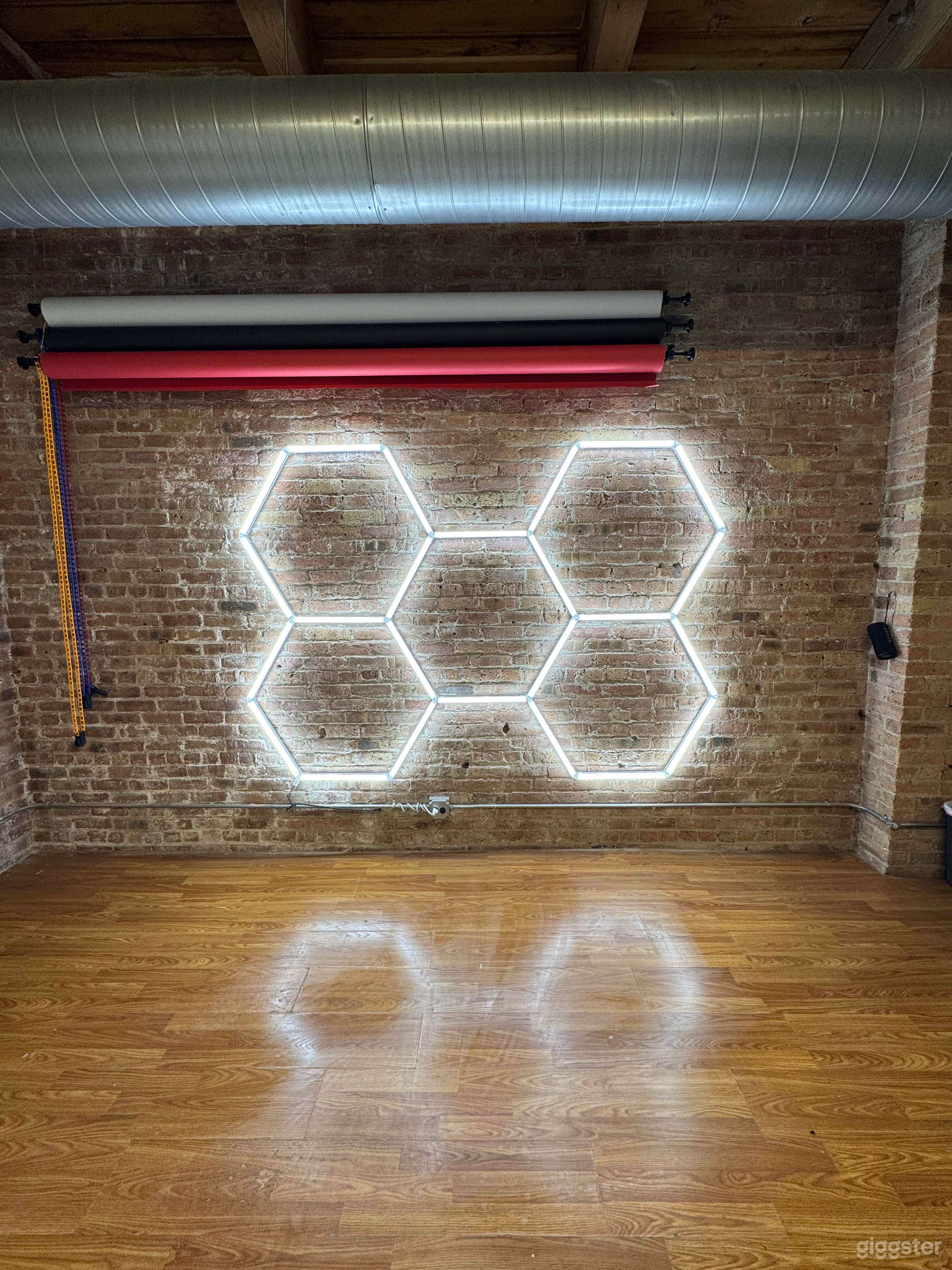 16ft Cyc Wall + Creative Sets &amp; LED Light Wall Photo 2
