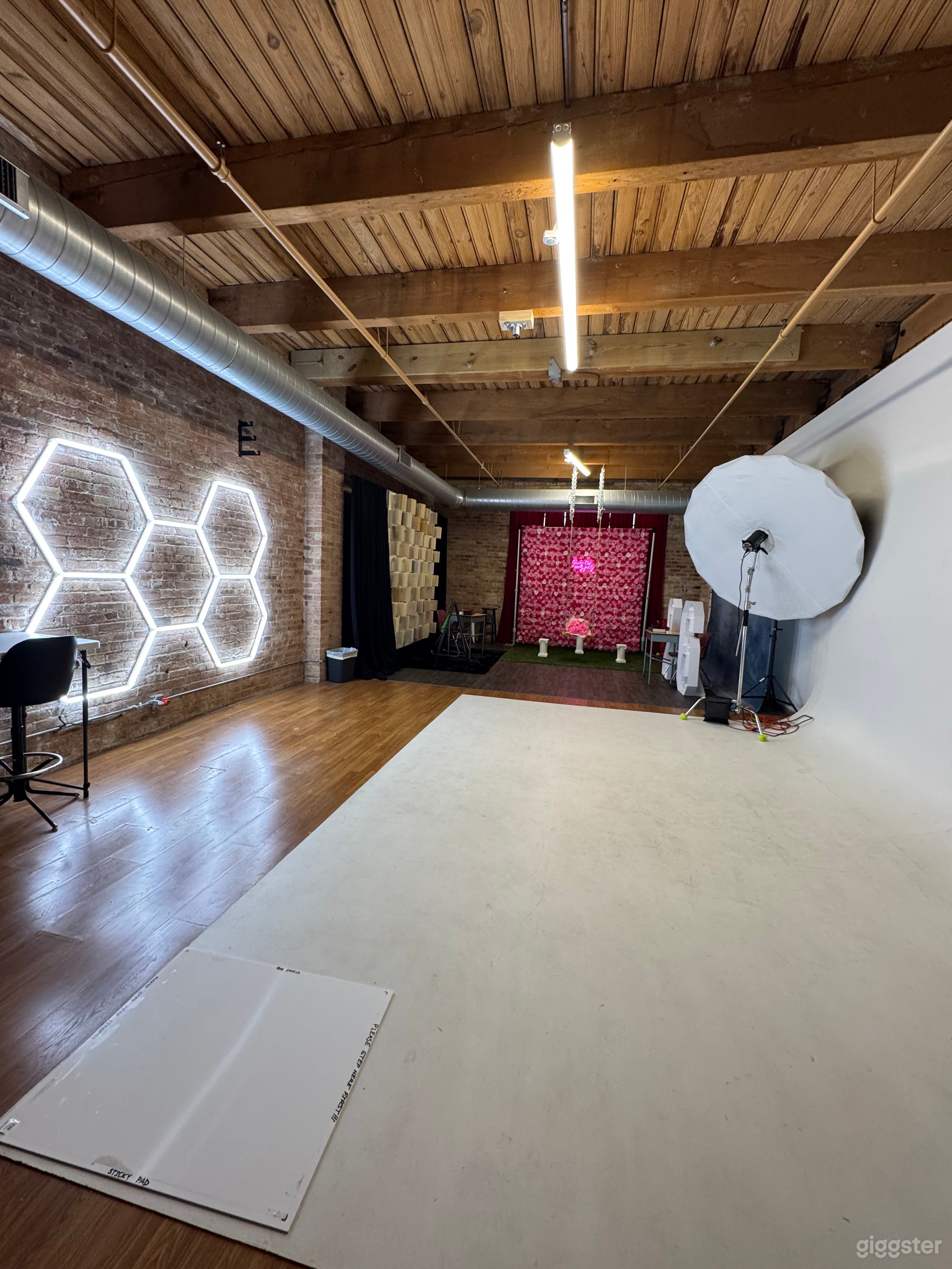 Chicago Graduation Photo Studio w/ 16ft Cyc Wall + LED wall Photo 2