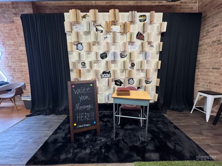  Chicago Graduation Photo Studio w/ 16ft Cyc Wall + LED wall 