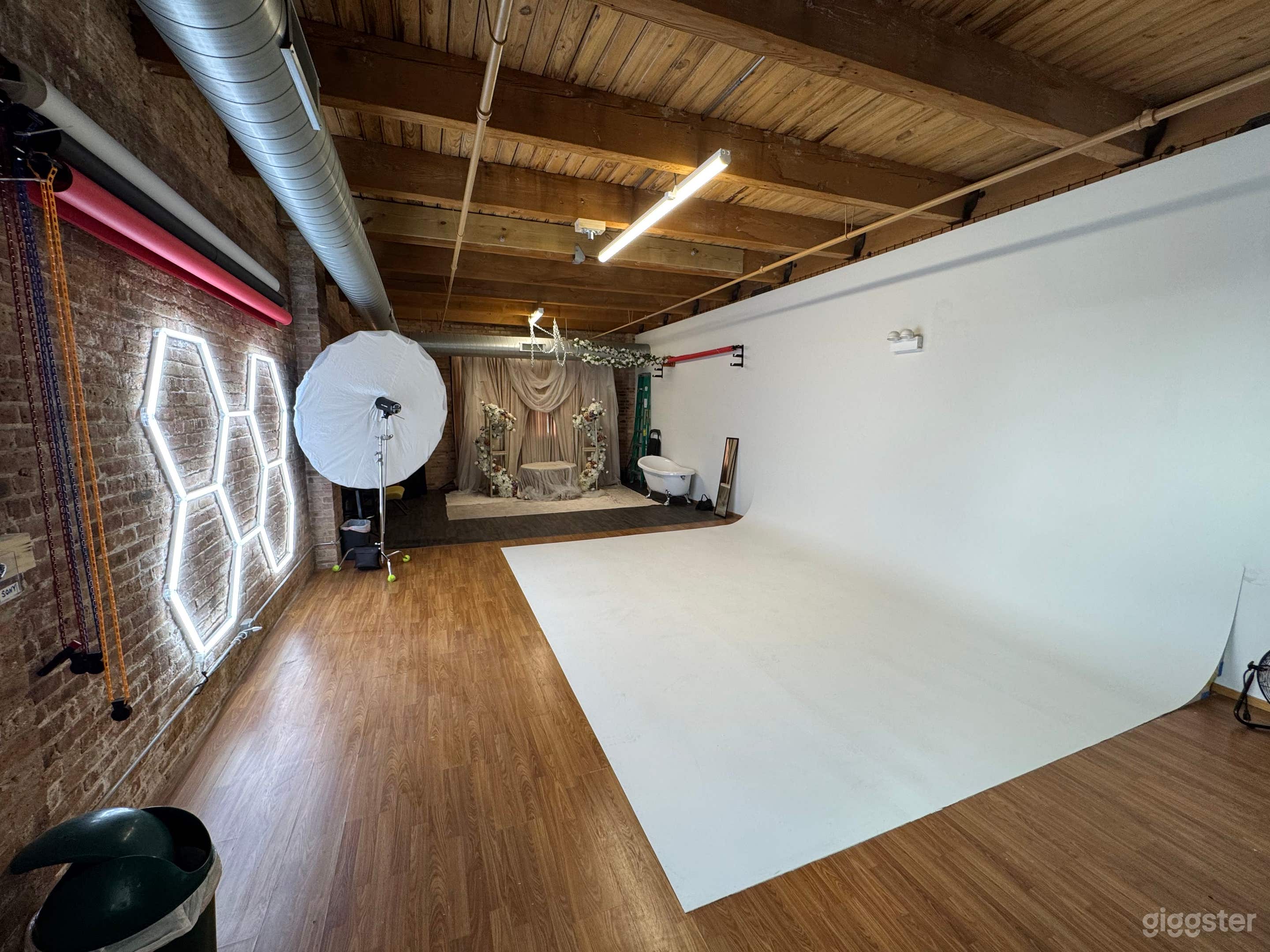 16ft Cyc Wall + Creative Sets &amp; LED Light Wall Photo 1