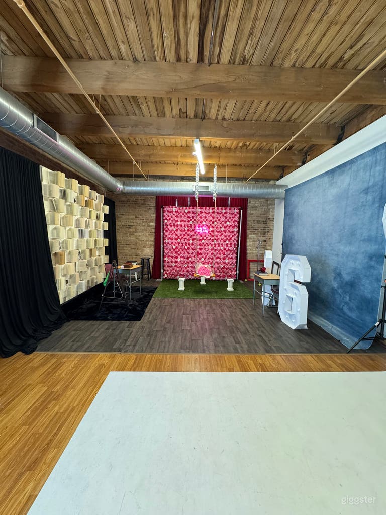  Chicago Graduation Photo Studio w/ 16ft Cyc Wall + LED wall 