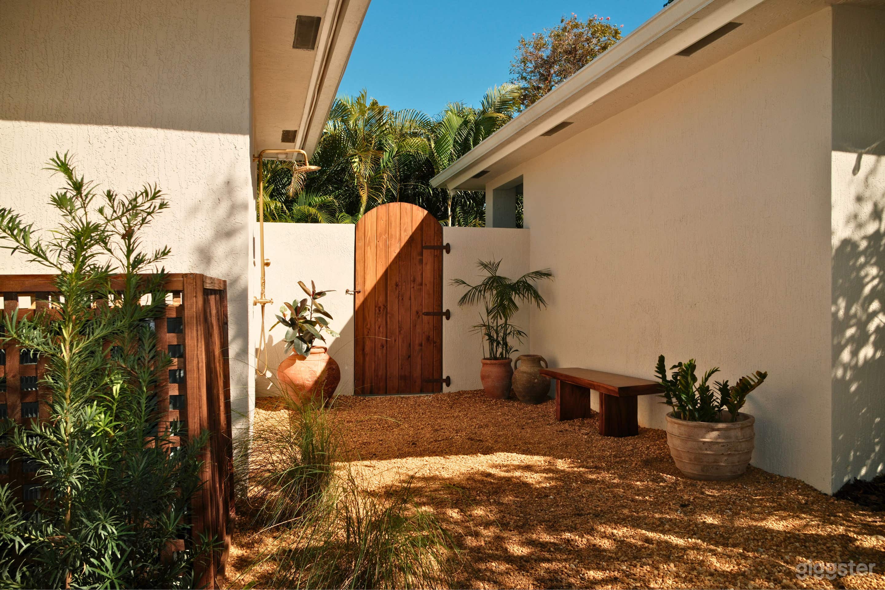 Organic Warm Creative Home w/ Tropical Backyard Photo 2