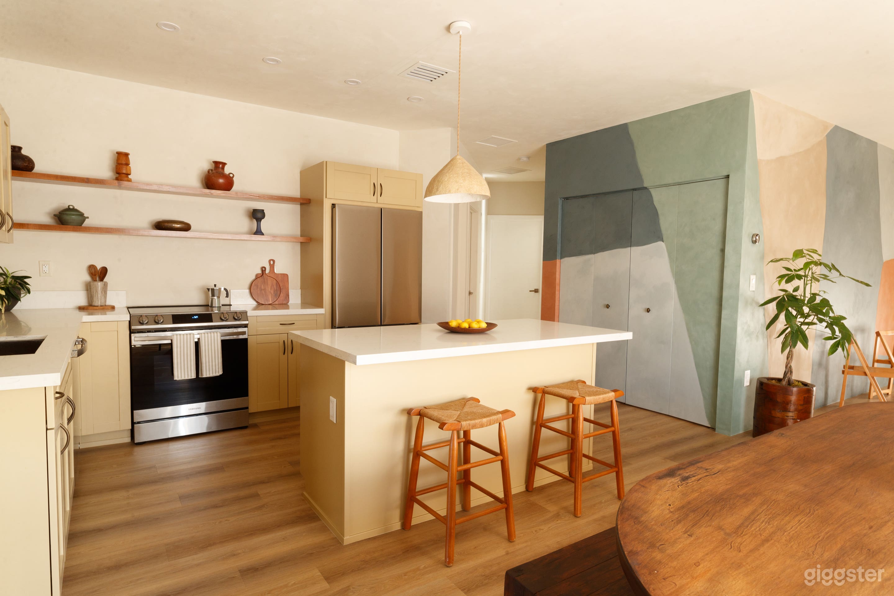 Organic Warm Creative Home w/ Tropical Backyard Photo 3