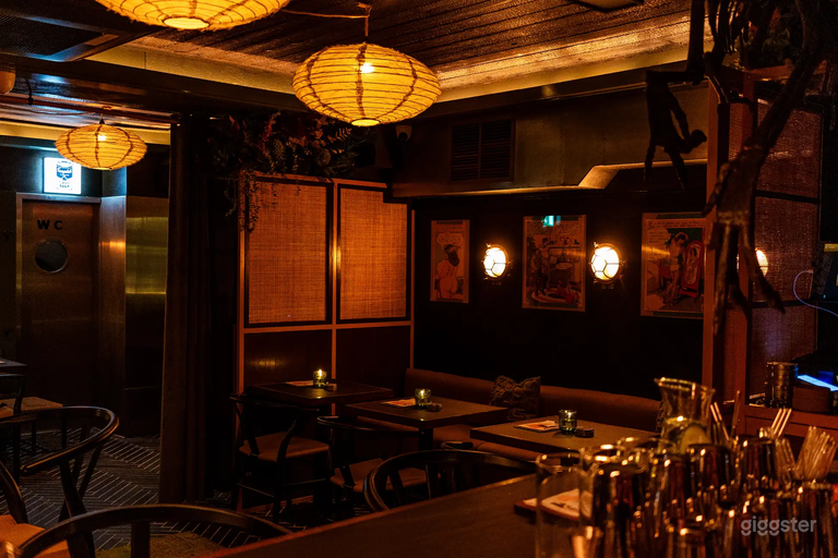  The Development Bar & Table: Privater Barbereich im Erdgeschoss 