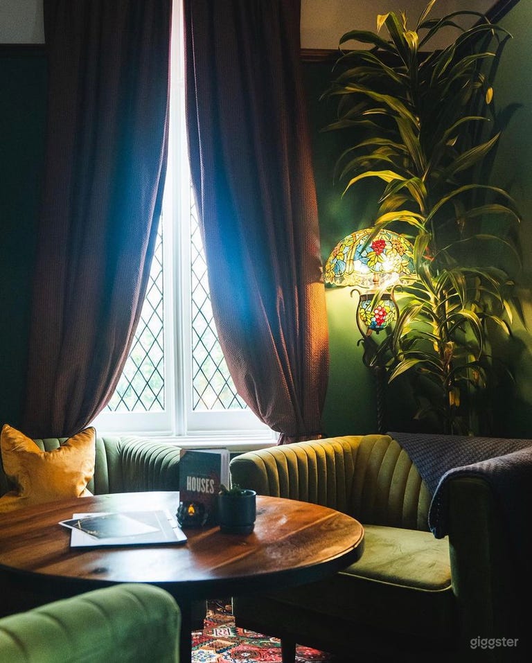  Iconic and Historic Manor House in Christchurch  