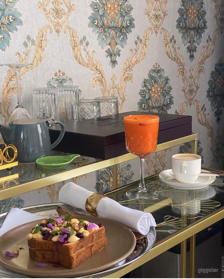  Iconic and Historic Manor House in Christchurch  