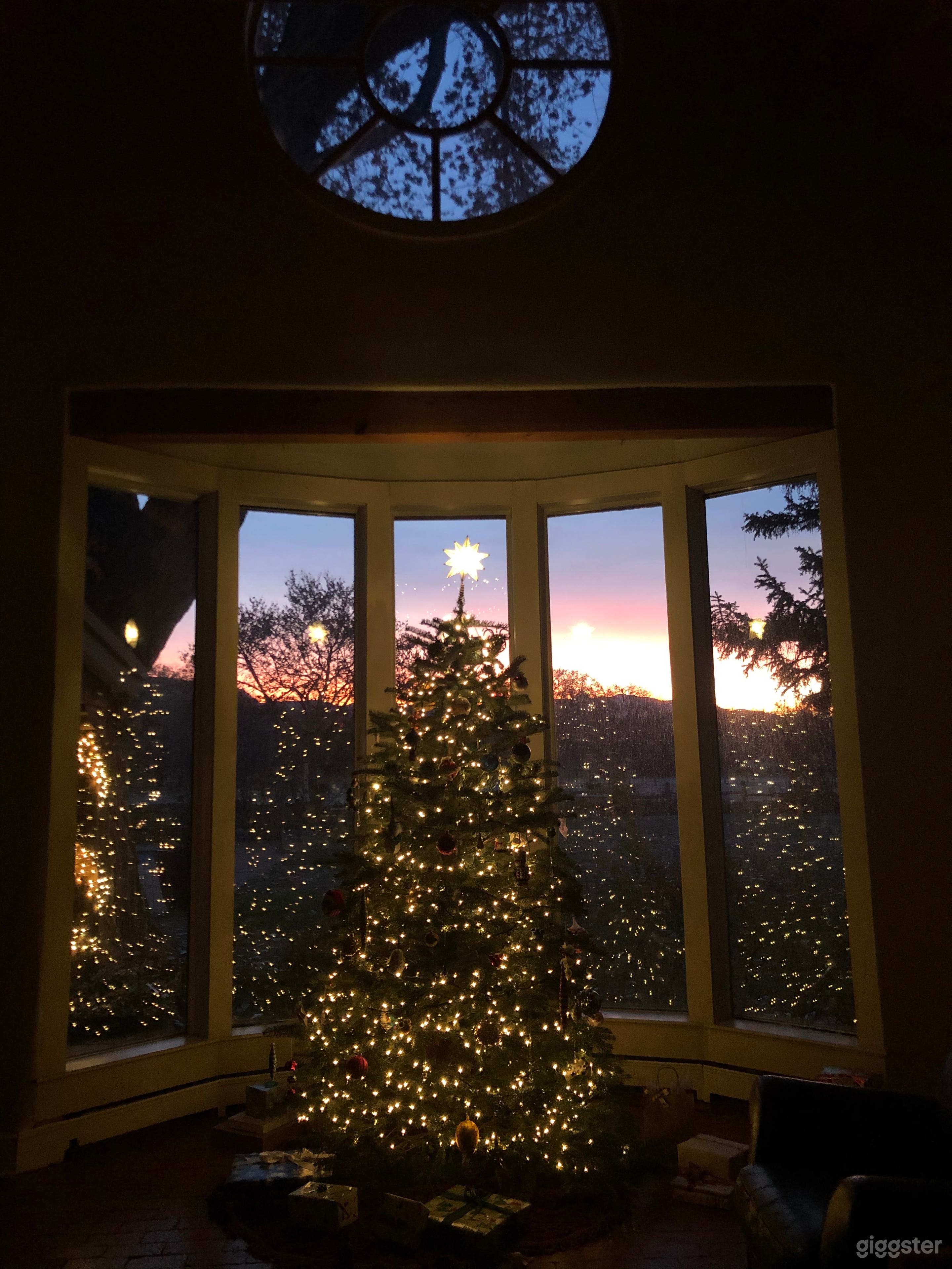 Floor to ceiling bay window 