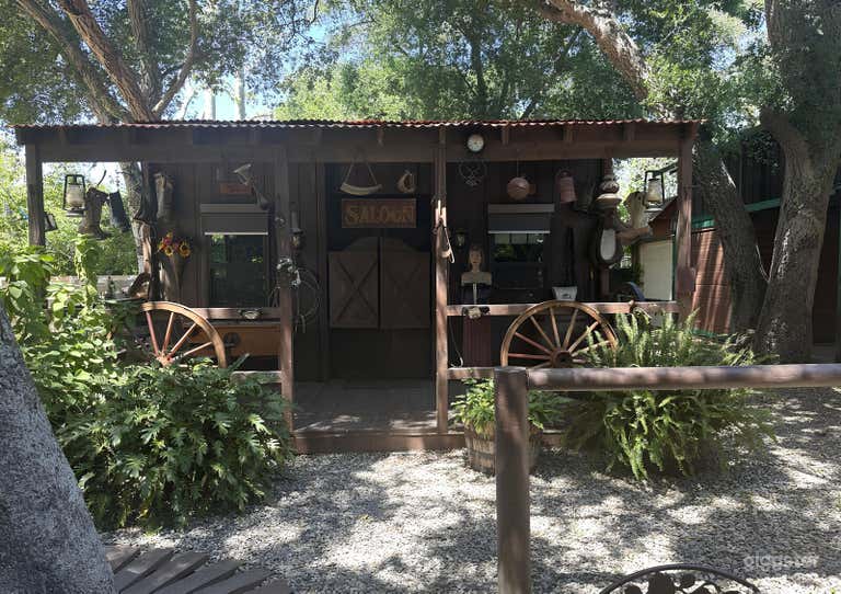  Cowboy Ranch & Saloon 