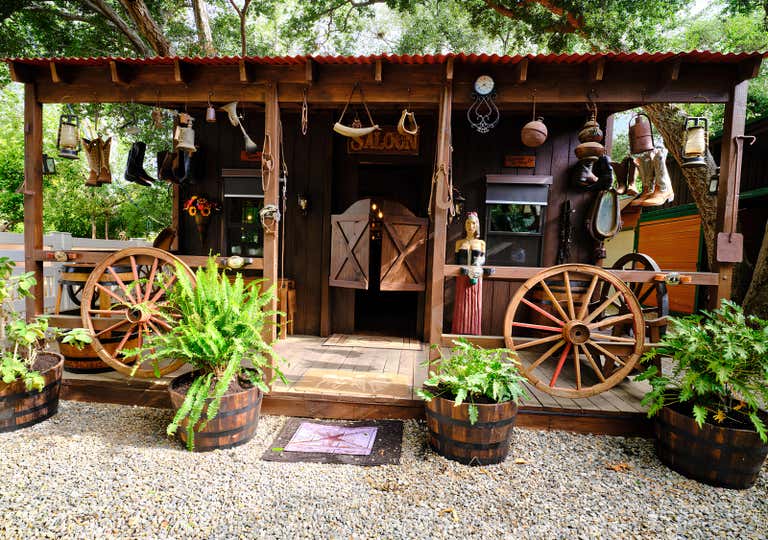  Cowboy Ranch & Saloon 