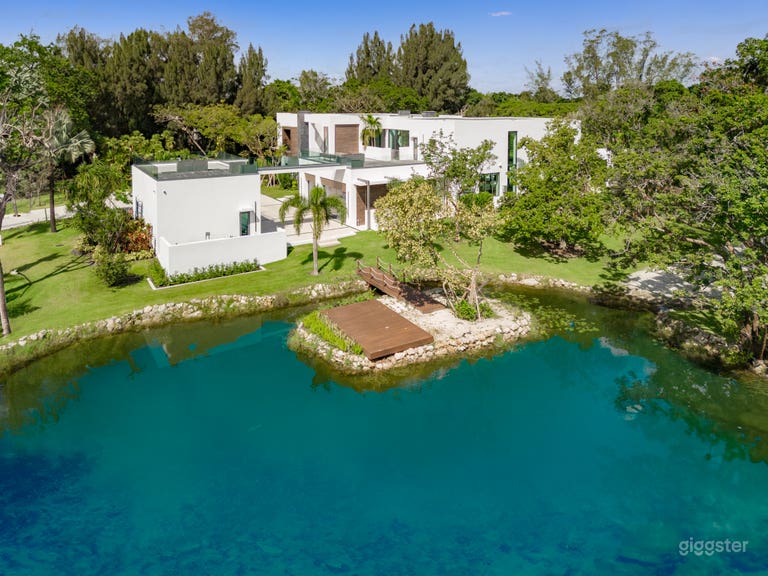  Luxury Modern Estate 