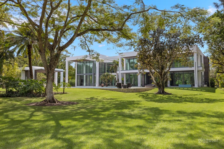  Luxury Modern Estate 