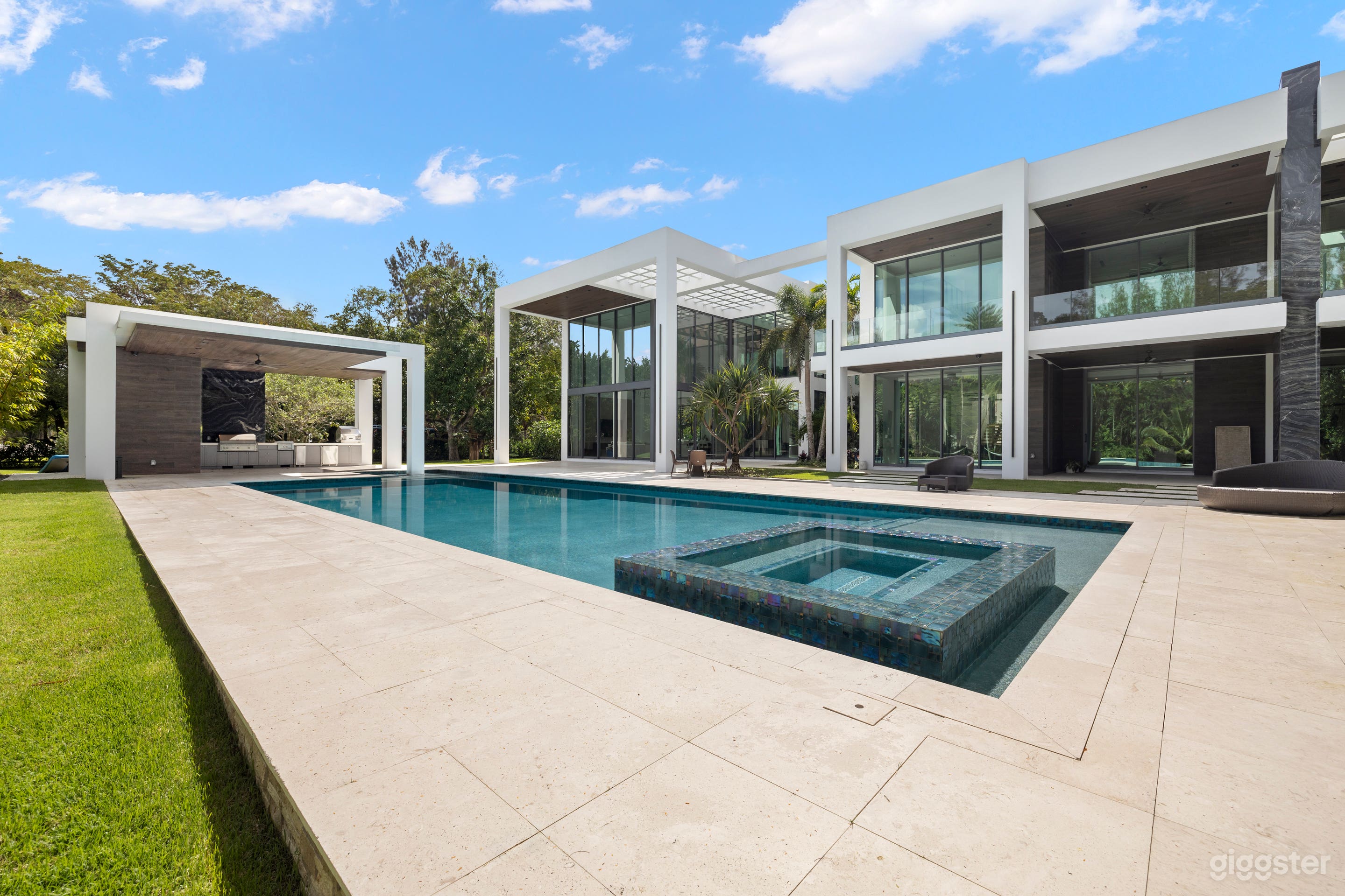 Luxury Modern Estate Photo 3