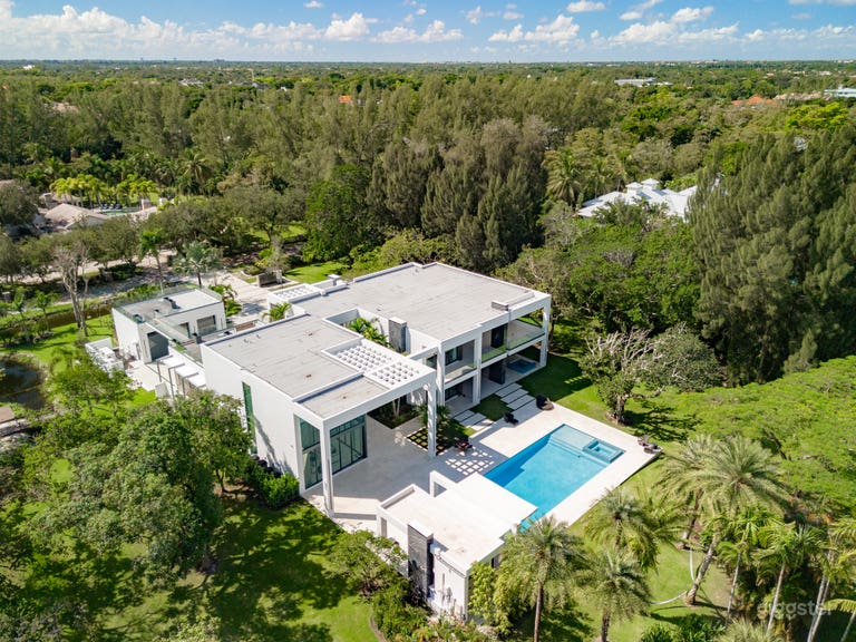  Luxury Modern Estate 