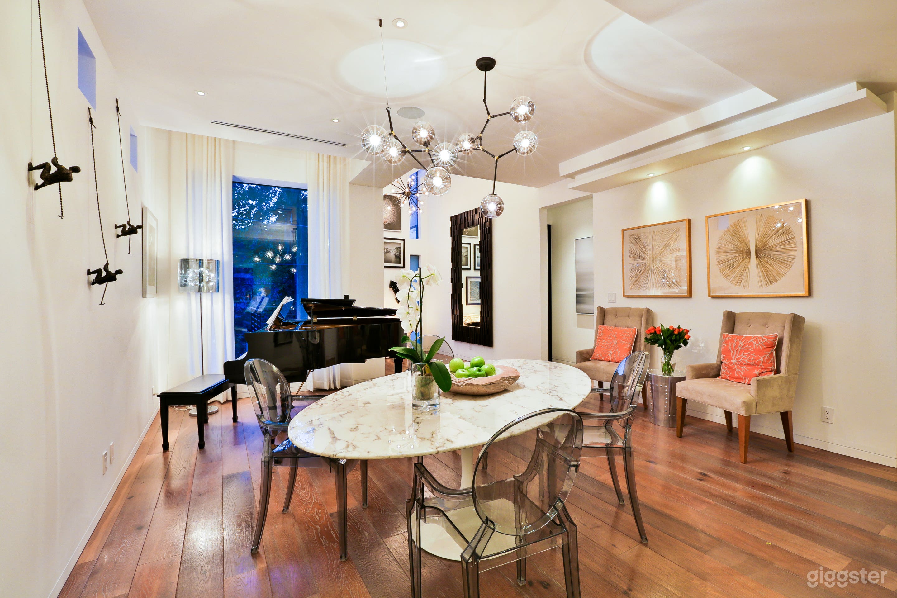  Architectural Modern Villa in Hollywood Photo 4