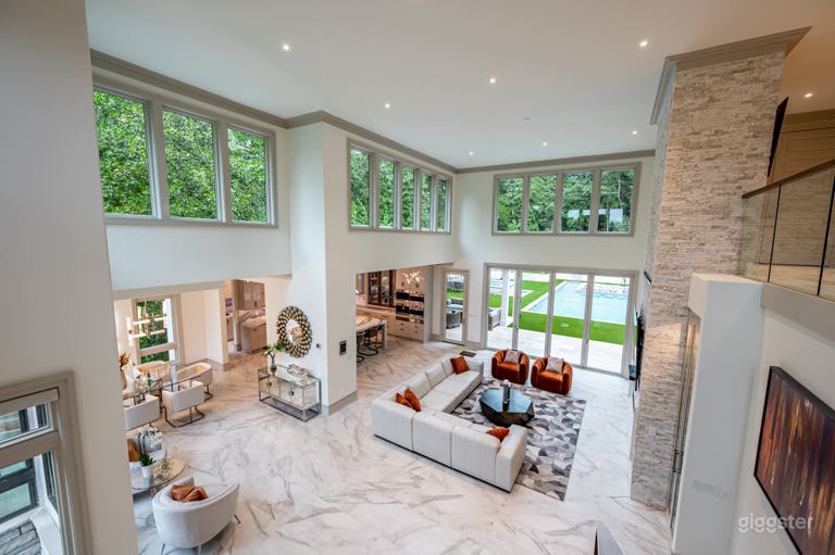  Luxurious Modern Mansion with Entertainer's Resort style Poo 