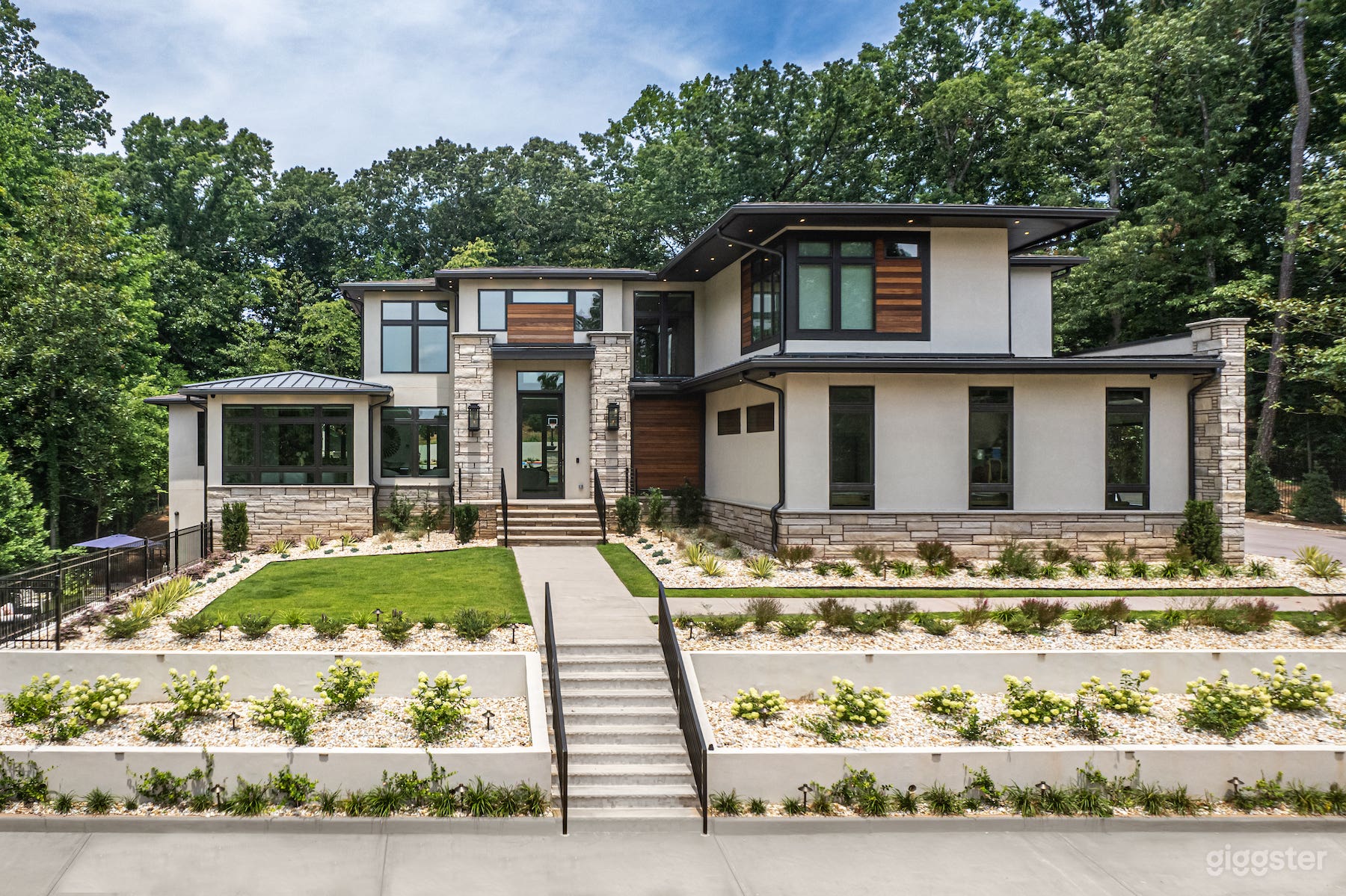 Luxurious Modern Mansion with Entertainer's Resort style Poo Photo 1